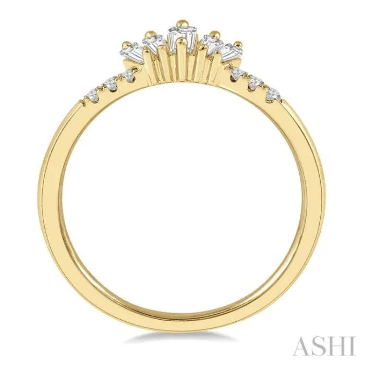 1/4 ctw Chevron Baguette Crown and Round Cut Diamond Fashion Ring in 14K Yellow Gold