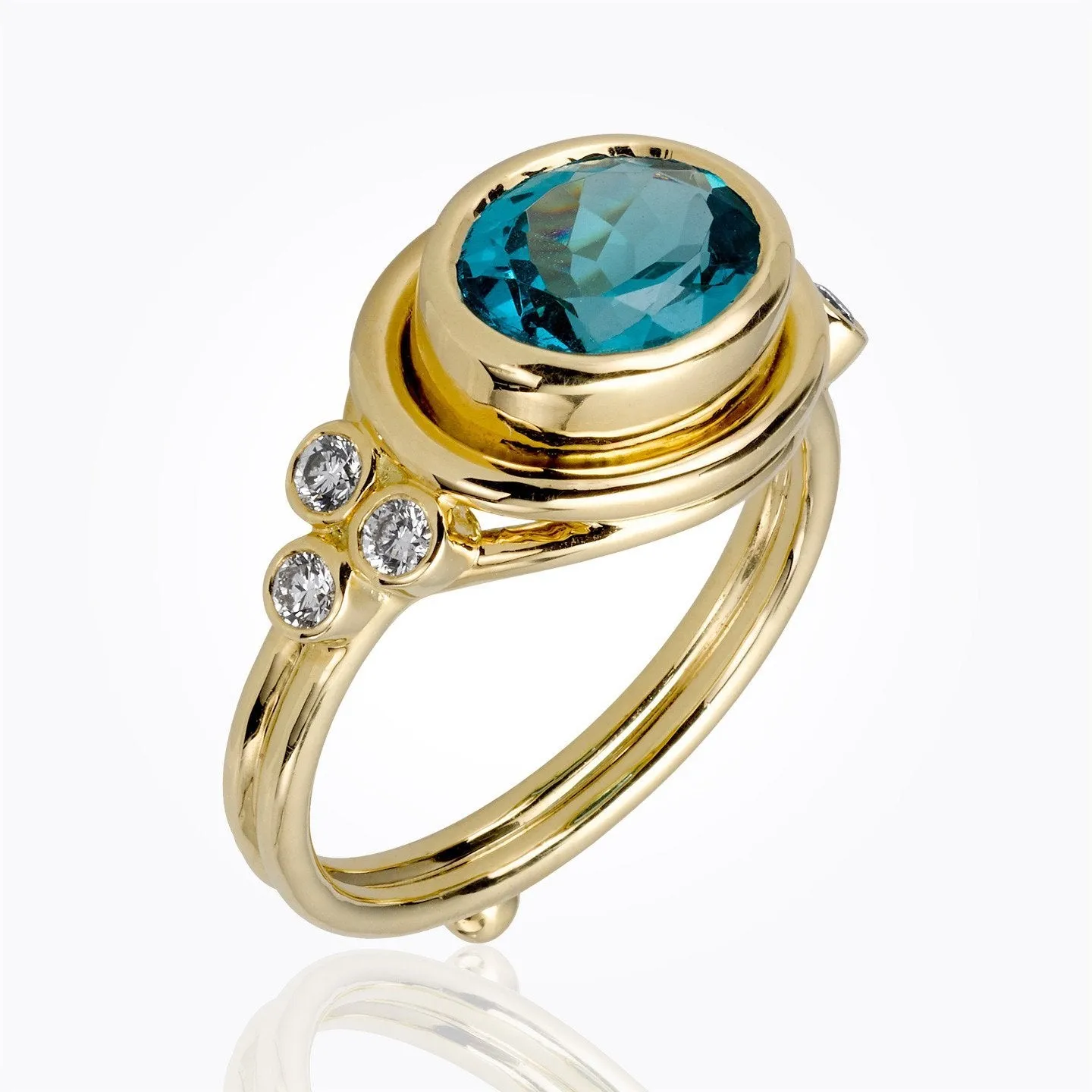 18K Classic Horizontal Oval Ring with apatite and diamond