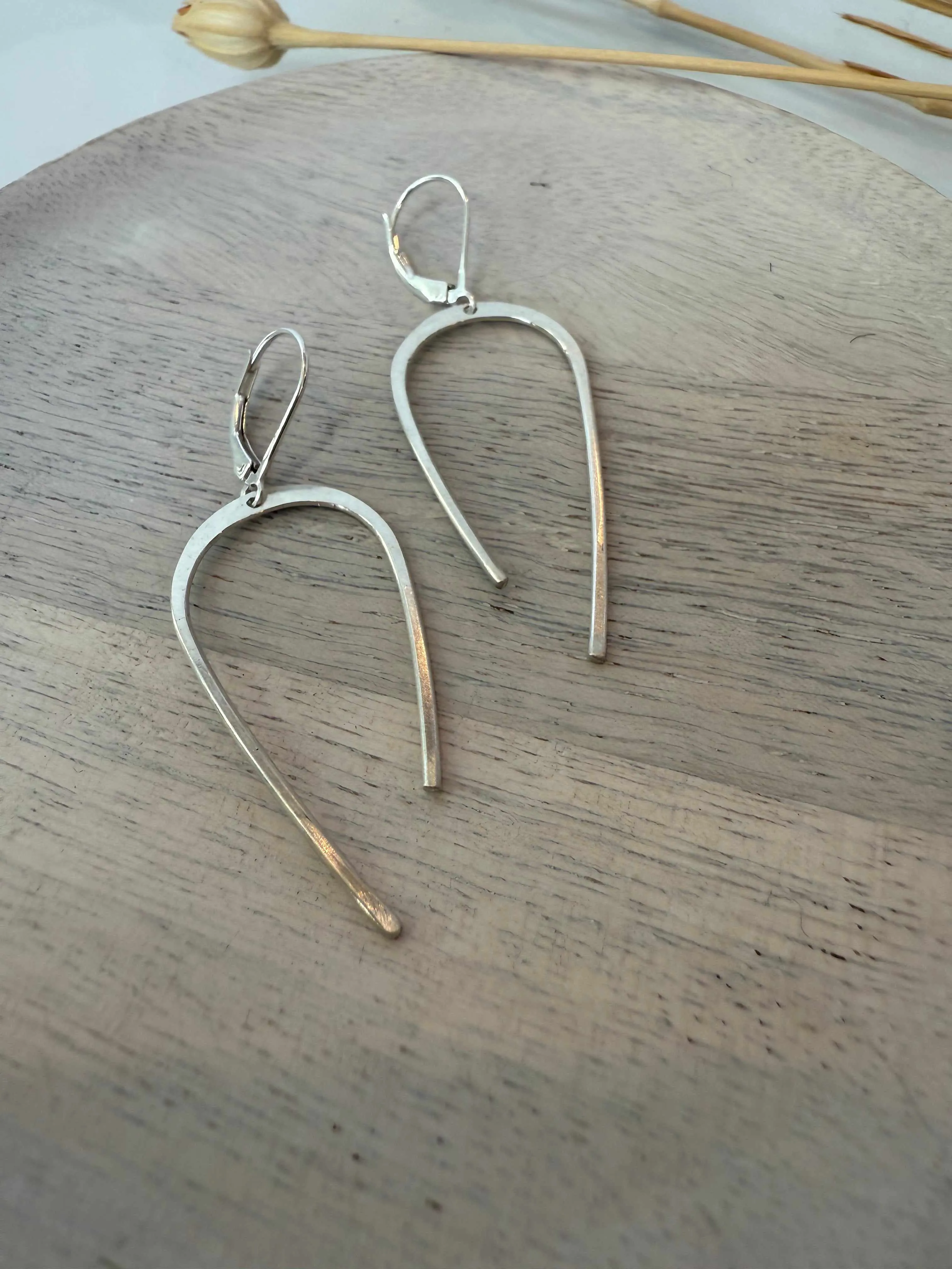 Arco Hammered Arch Earrings