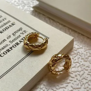 Elegant Gold-Plated Quilted Hoop Earrings-jlt11740