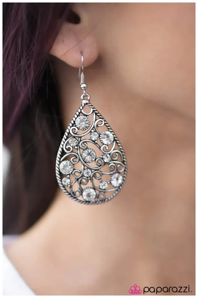 Paparazzi Earring ~ DEW The Right Thing - White