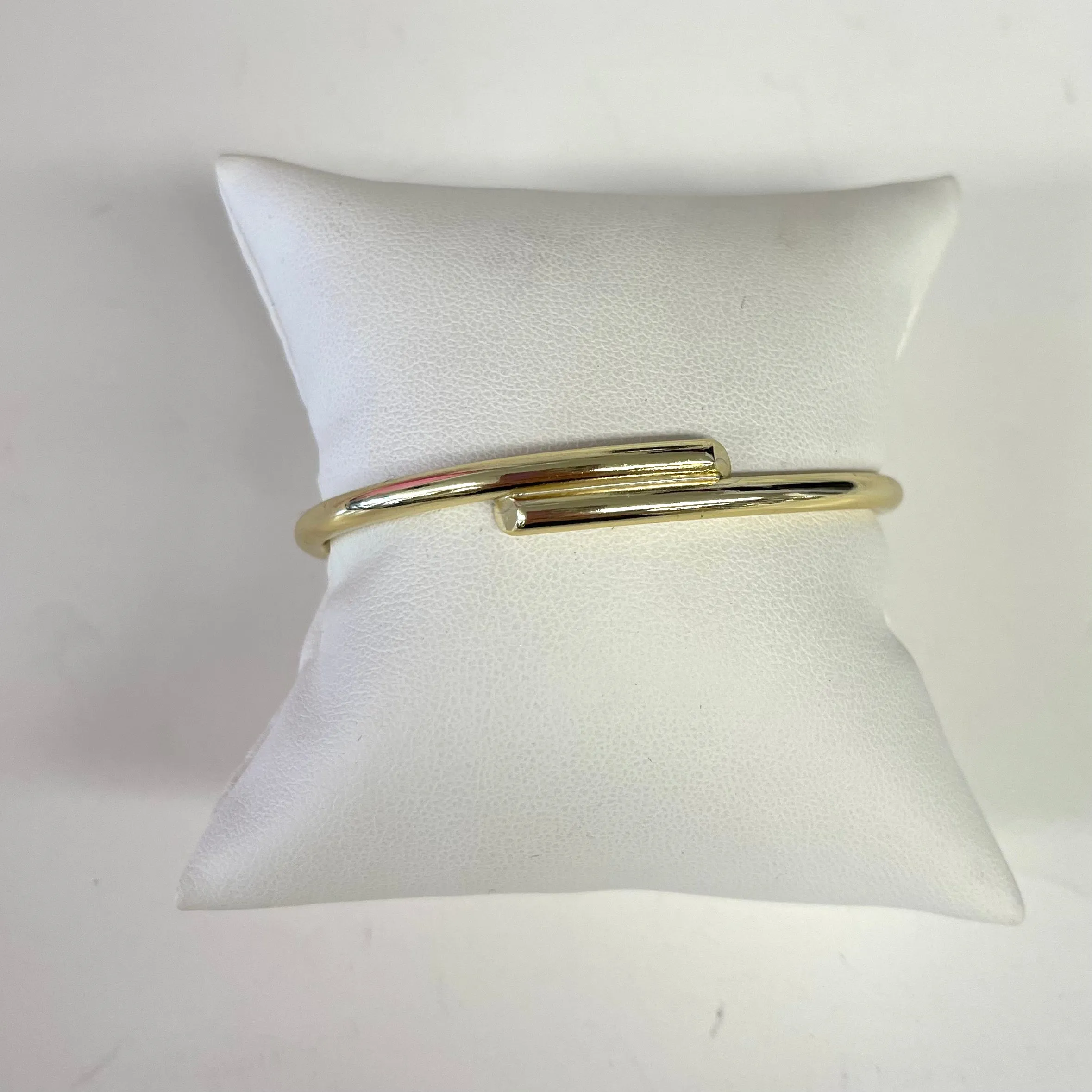 "Oprahs Favorite Things" Silver Or Gold Metal Cuff