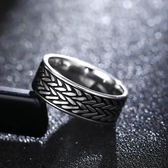 Triangular Pattern Ring