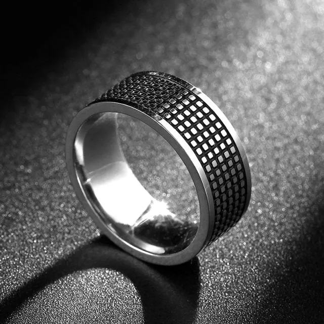 Triangular Pattern Ring