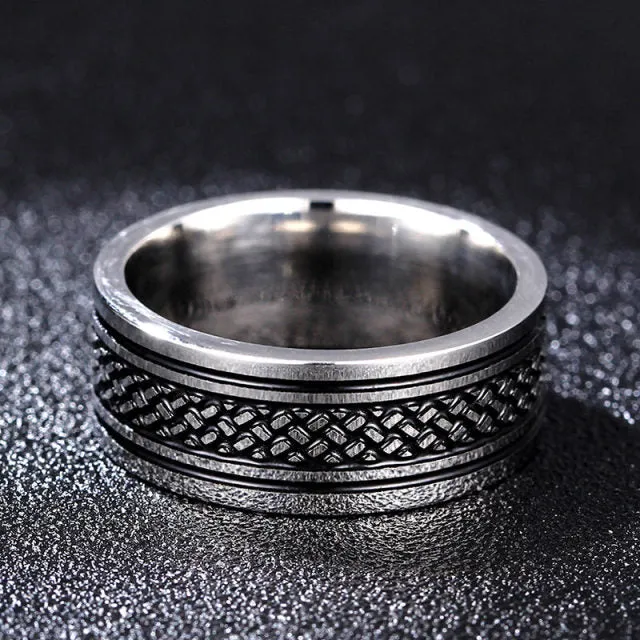 Triangular Pattern Ring