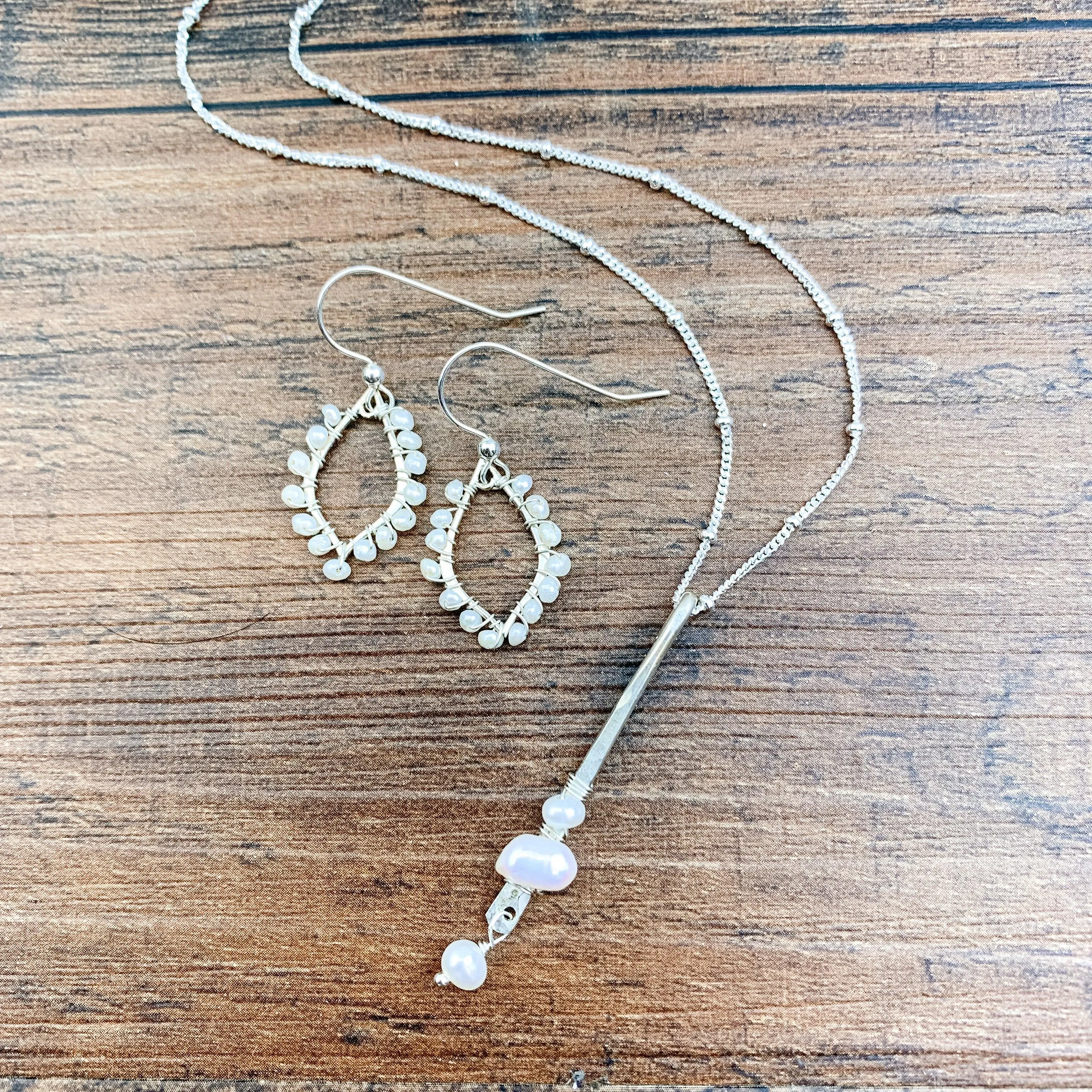 Vertical Modern Pearl Pendant Necklace